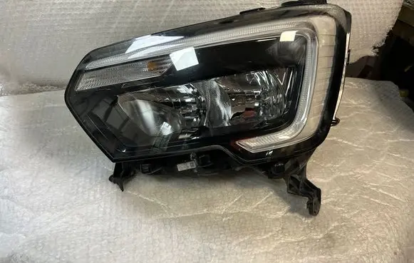 Renault Master III Headlight/headlamp 260607867R 0021701402 36900804