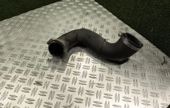 Intercooler hose/pipe