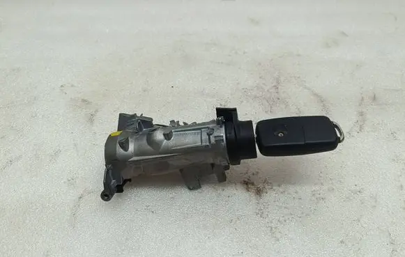 Volkswagen Caddy Ignition lock 1K0905851B 0693CC14D05