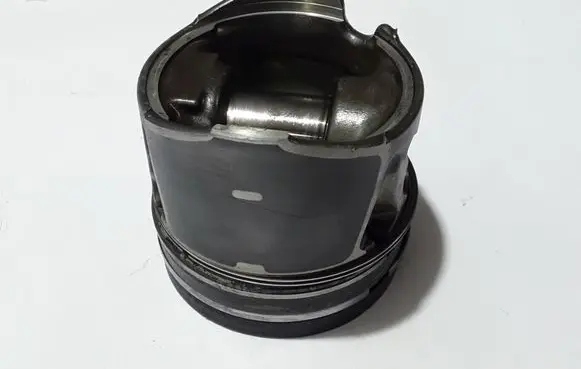 Volvo V50 Piston with connecting rod 8653658