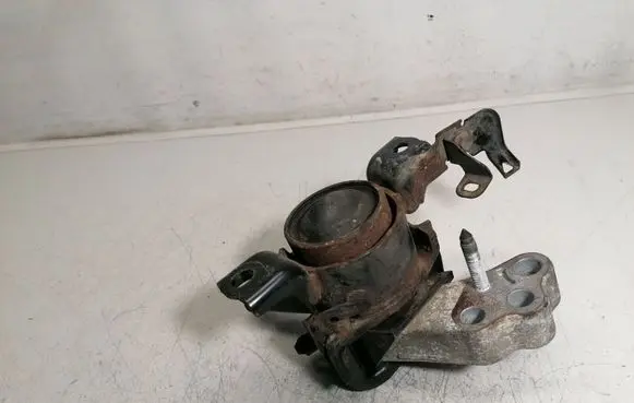 Engine mount bracket
