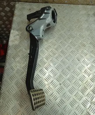 Mercedes-Benz E A207 Brake pedal 204292024