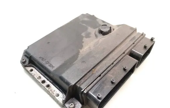 Toyota Avensis T270 Engine control unit/module 8966105D30 MB2759000182