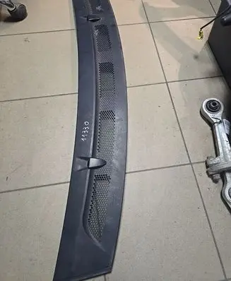 Mercedes-Benz B W245 Wiper trim A1688368018