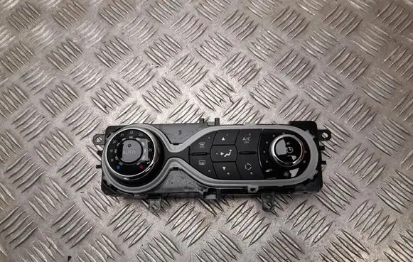 Renault Zoe Climate control unit E1071159E