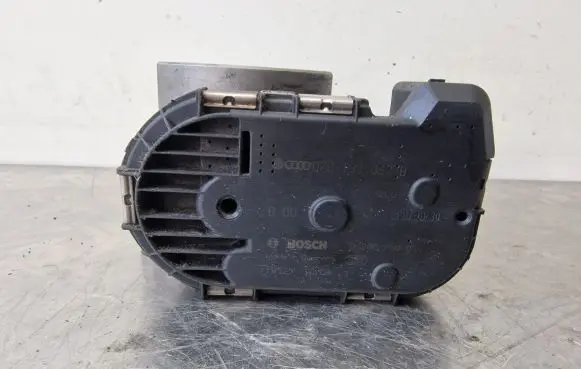 Audi A4 S4 B6 8E 8H Throttle valve 078133062B