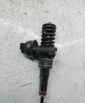 Skoda Octavia Mk2 (1Z) Fuel injector 038130073ag