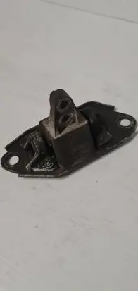 Volvo V70 Engine mount bracket 9492872