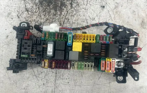 Mercedes-Benz B W246 W242 Fuse module 704TR1AF025