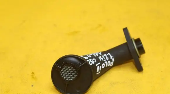 Volkswagen Polo VI Oil pump 