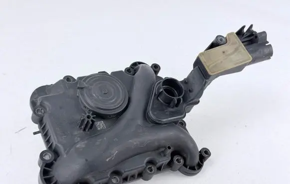 Audi A7 S7 4G Oil breather separator 06E103547L