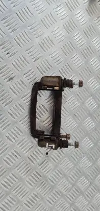 KIA Sorento Brake caliper pad carrier rear 