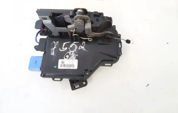 Volkswagen Golf V Rear door lock 7l0839016d