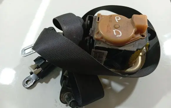 Toyota Avensis Verso Front seatbelt 0433039