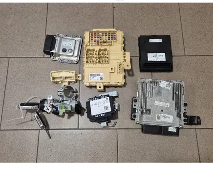 KIA Xceed Engine ECU kit and lock set 296102U220 391002U240