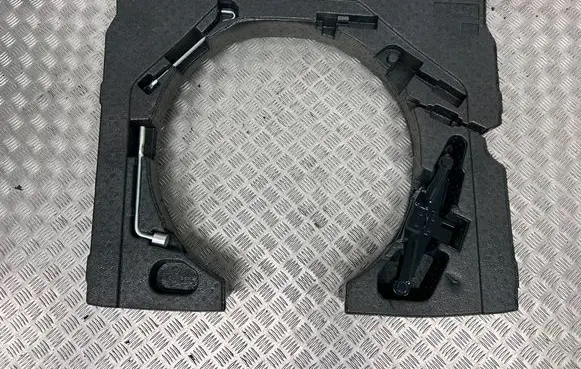 Mazda CX-30 Tool box DGH9688MX