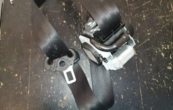 Audi Q7 4L Front seatbelt 606728300 4L1857706