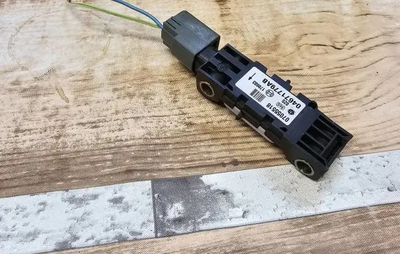 Chrysler Pacifica Airbag deployment crash/impact sensor 04671779AB 07055518 170603