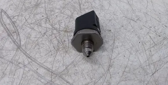 Fuel pressure sensor