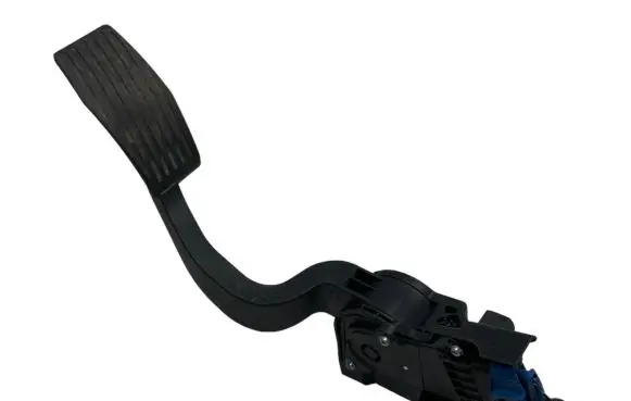 Accelerator throttle pedal