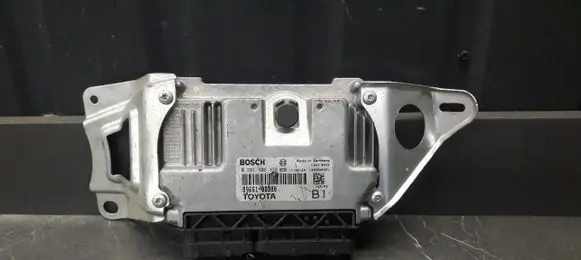 Toyota Yaris Engine control unit/module ECU 0261S06138