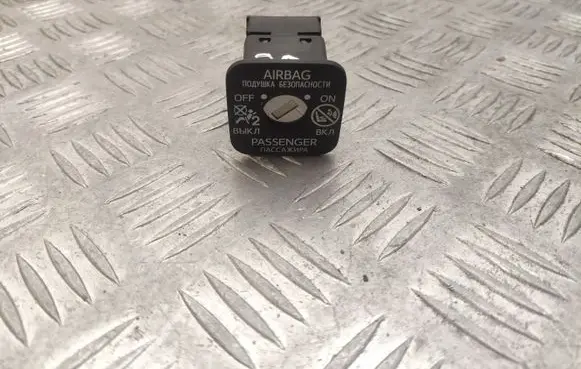 Passenger airbag on/off switch