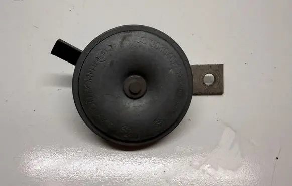 Nissan Juke I F15 Horn signal 008040