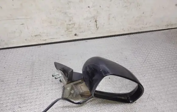 Volkswagen New Beetle Front door electric wing mirror E1010544