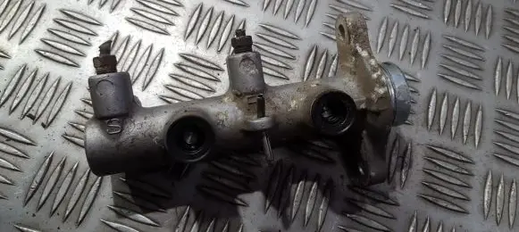 Subaru Legacy Master brake cylinder
