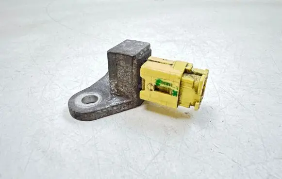 Nissan Qashqai Airbag deployment crash/impact sensor