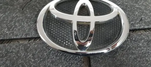 Toyota Verso Manufacturer badge logo/emblem 753010F010