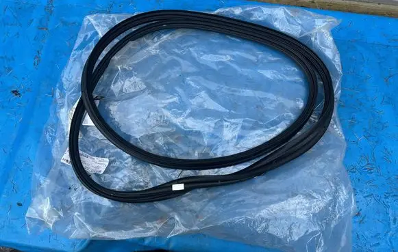 Mercedes-Benz E W213 Seal rubber (tailgate) A2137402900
