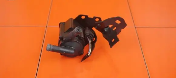 Citroen DS3 Water pump V761294580 5FR