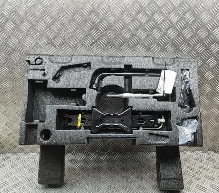 Volvo XC90 Lift Jack 31682250 31381637