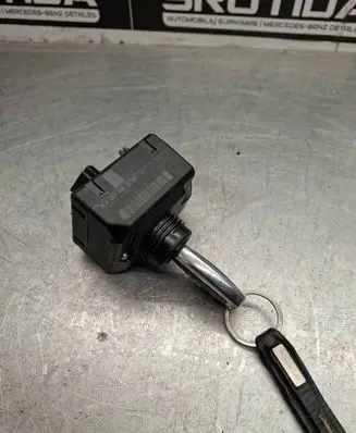 Mercedes-Benz C W204 Ignition lock A2079052600 1031894561806118