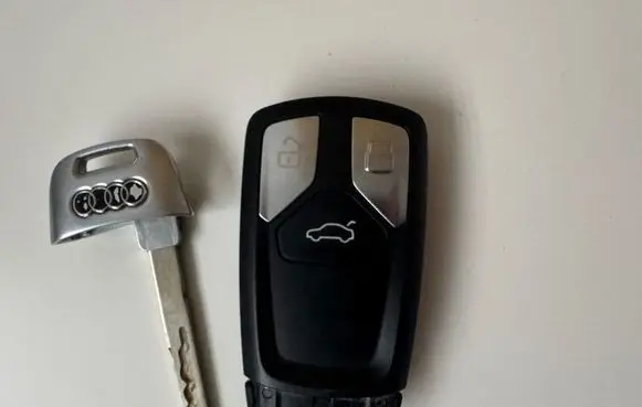 Audi Q7 4M Ignition key/card 4M0959754T 31615000231313002 40010307