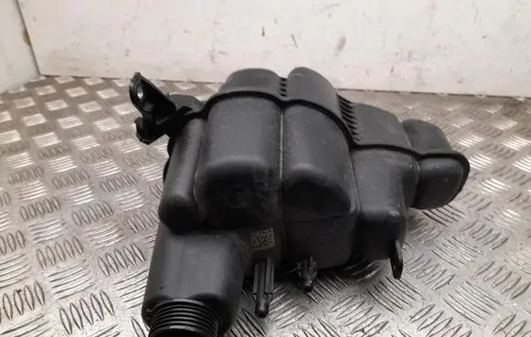 BMW iX1 Coolant expansion tank/reservoir 8476673