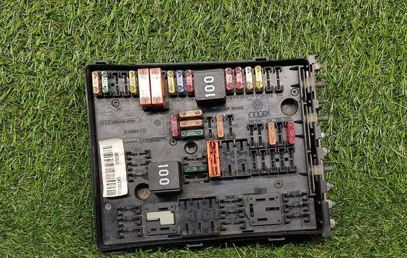Volkswagen PASSAT CC Power management control unit 1K0937124Q