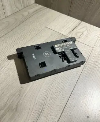 Mercedes-Benz E W211 Door control unit/module 2118200326