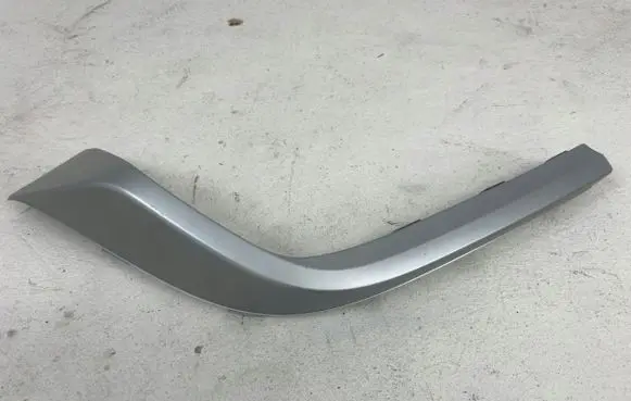 Rear bumper trim bar molding