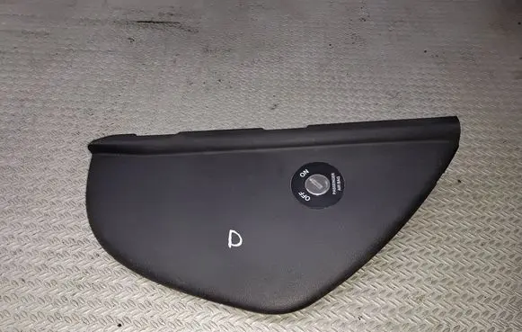 Hyundai i30 Passenger airbag on/off switch 82623FD000