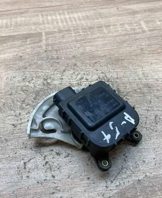 Volkswagen PASSAT B5 Air flap motor/actuator 8D1820511E