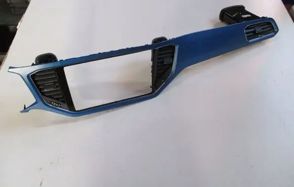 Volkswagen Transporter - Caravelle T1 Radio/GPS head unit trim 2GA858416