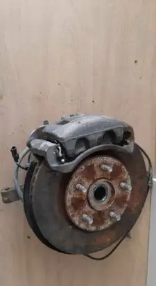 Nissan Leaf II (ZE1) Front wheel hub