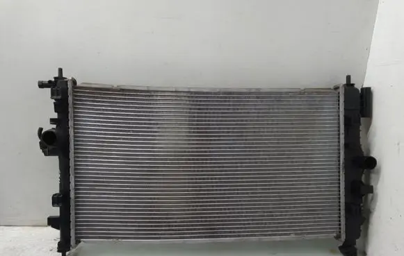 Opel Insignia A Coolant radiator 