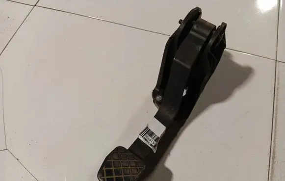 Volkswagen Golf Plus Clutch pedal 1K1721059BE