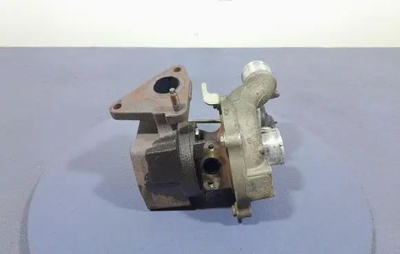 Renault Clio III Turbo system vacuum part 82301868