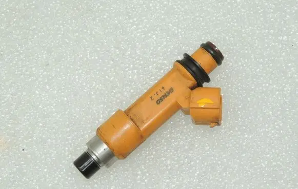 Suzuki Jimny Fuel injector 1571086G00