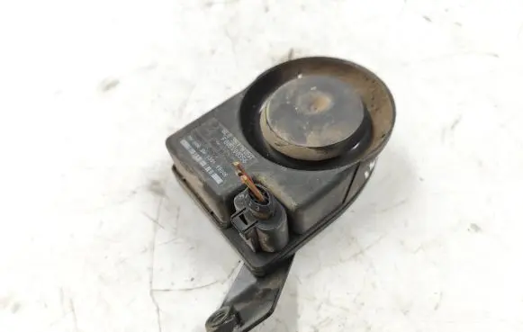 Audi A4 S4 B7 8E 8H Alarm system siren 8L0951605K