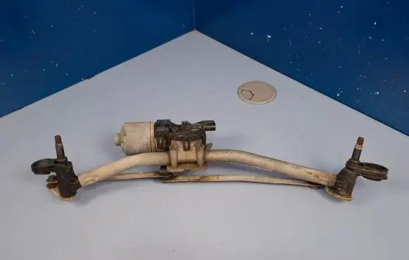 Front wiper linkage and motor